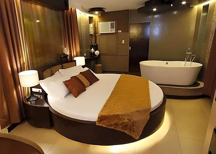 Victoria Court Canley - Pasig 3*