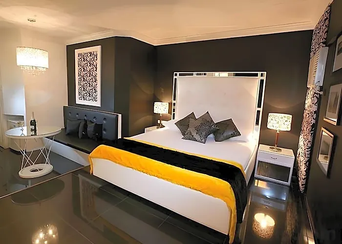 Victoria Court Canley - Pasig Hotel Manila