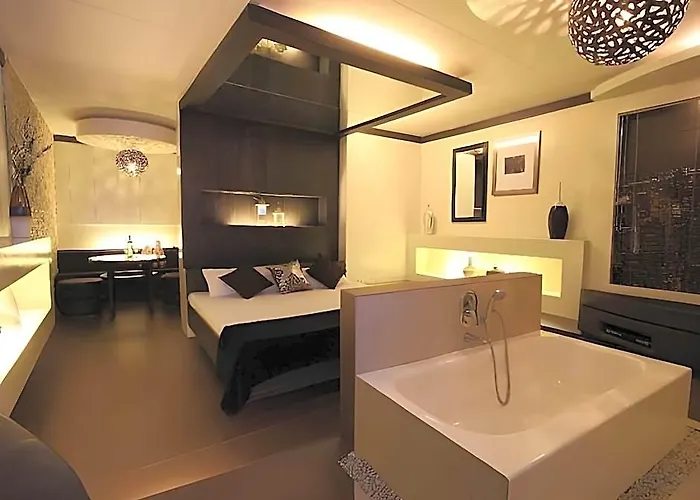 Victoria Court Canley - Pasig Hotel Manila