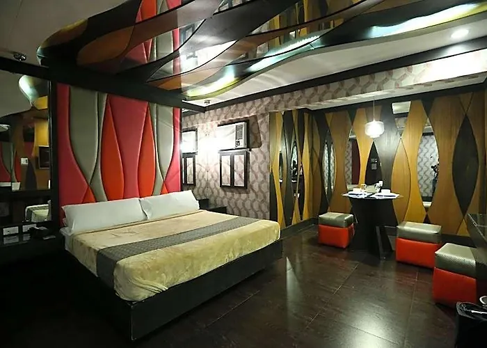 Victoria Court Canley - Pasig 3*